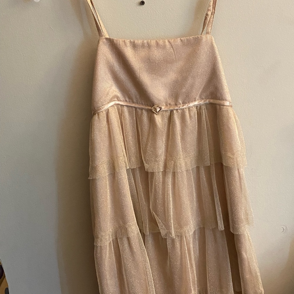 I’m selling a dress the size is a small the color is gold